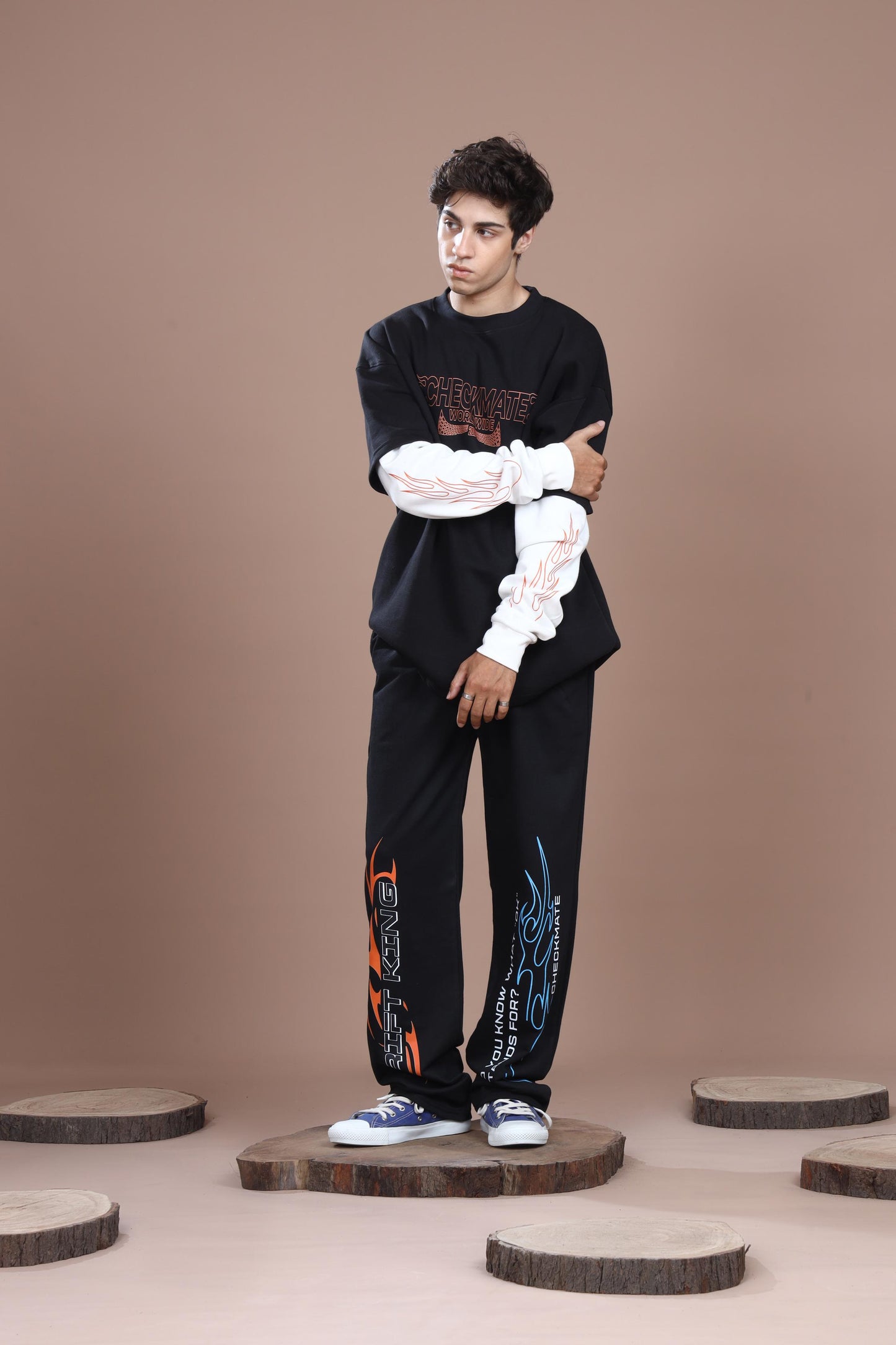 CHECKMATE WORLD WIDE OVERSIZED SWEATSHIRT