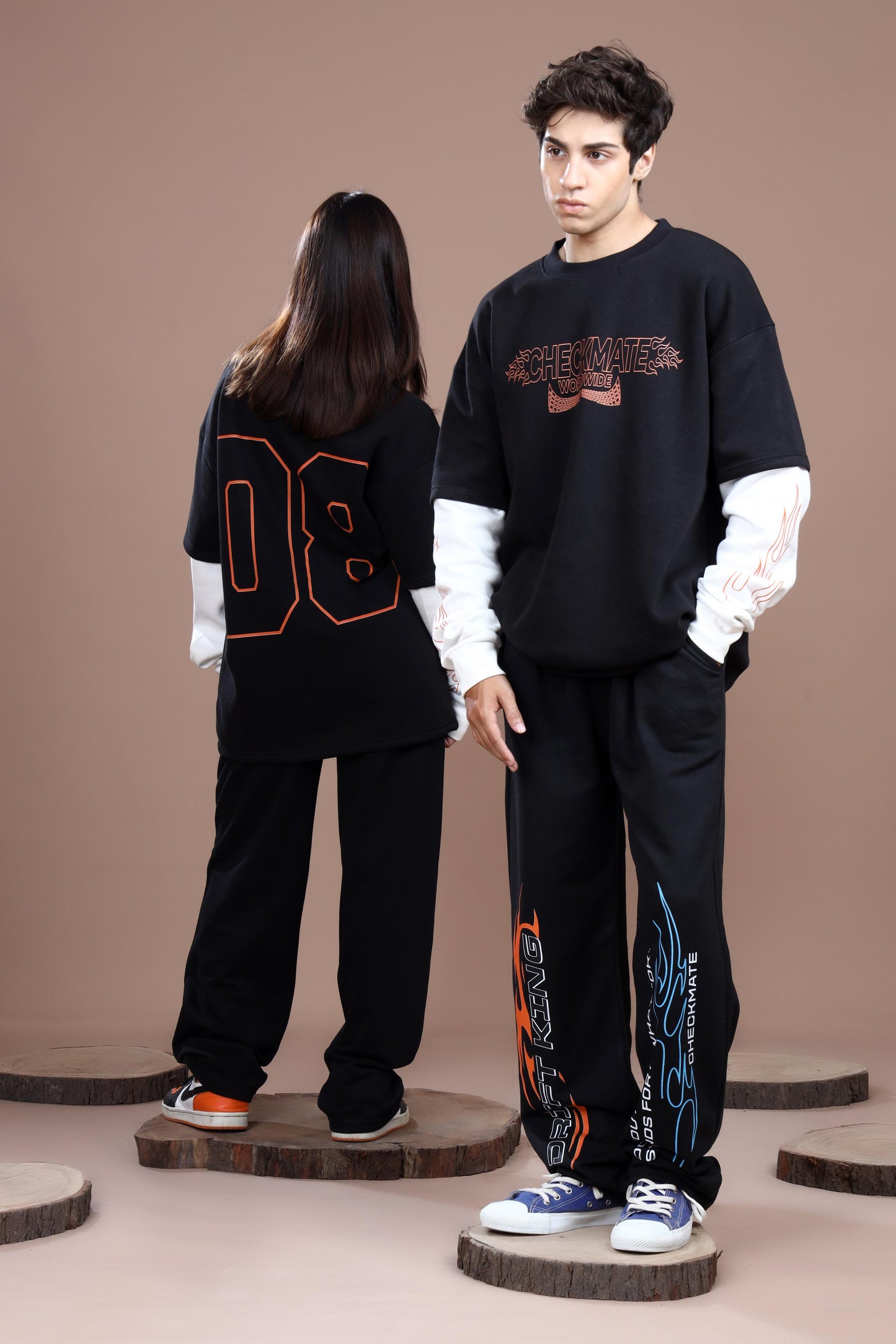 CHECKMATE WORLD WIDE OVERSIZED SWEATSHIRT